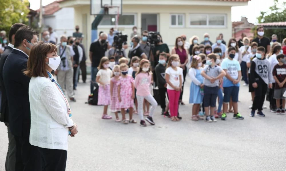 Στην πυρόπληκτη Αγία Άννα Ευβοίας βρέθηκε η Σακελλαροπούλου